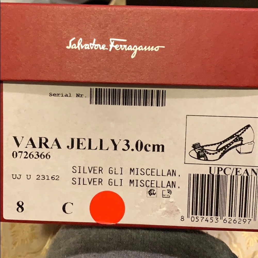 Salvatore Ferragamo Vara Jelly Pumps - Picture 4 of 4